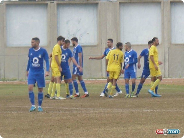 שחקני שתי הקבוצות (אלי שמואלי)